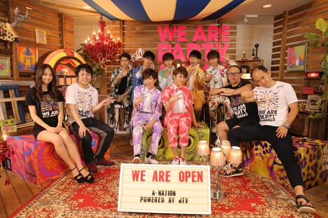 (左から)荒井レイラ、NON STYLE井上、超特急、トレンディエンジェル。