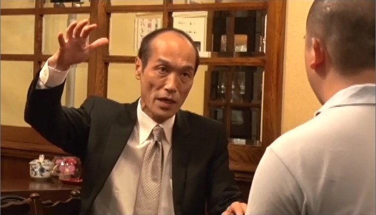 「EXD44」でネット住民と対話する東国原英夫（左）。(c)テレビ朝日