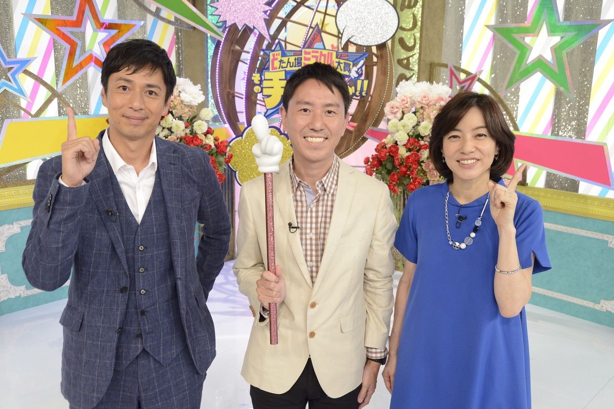 左からチュートリアル、八木亜希子。(c)読売テレビ