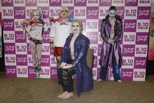 映画「スーサイド・スクワッド」の公開直前イベントに、DCコミックスの悪役に扮して登場したメイプル超合金。