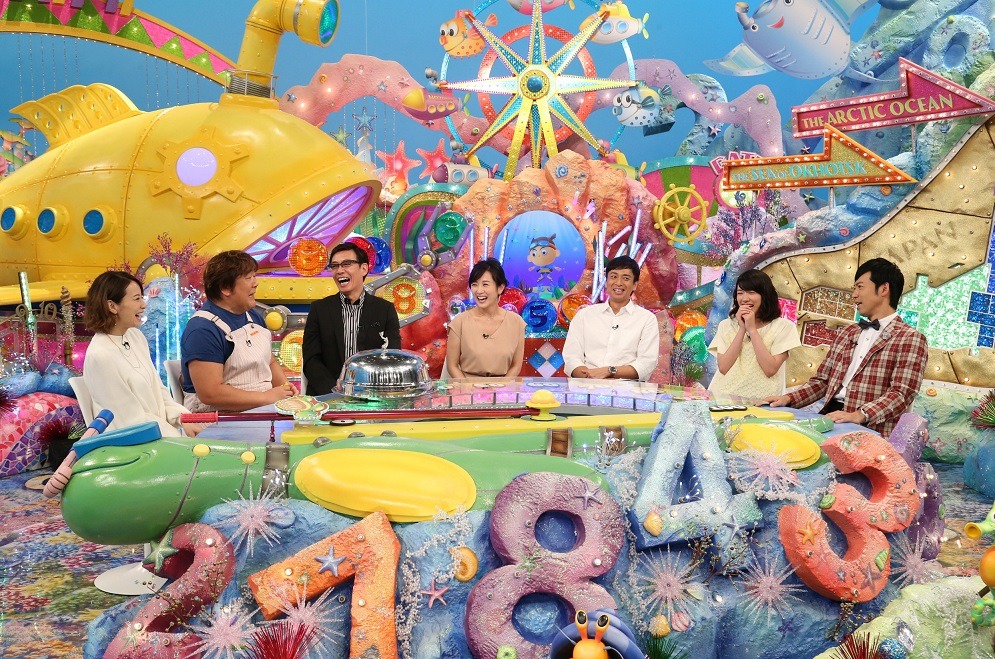 「ニッポンのぞき見太郎」のスタジオ出演者たち。(c)関西テレビ