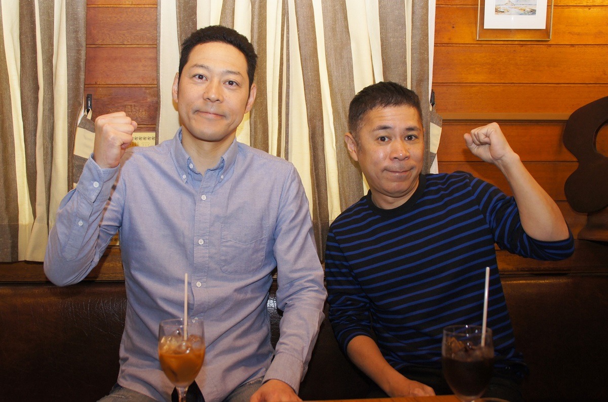 左から東野幸治、ナインティナイン岡村。(c)日本テレビ
