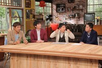 （左から）博多華丸・大吉、爆笑問題。(c)中京テレビ