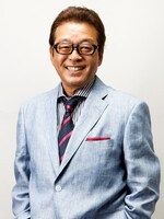 「歌ネタ王決定戦2016」の審査員を務める円広志。