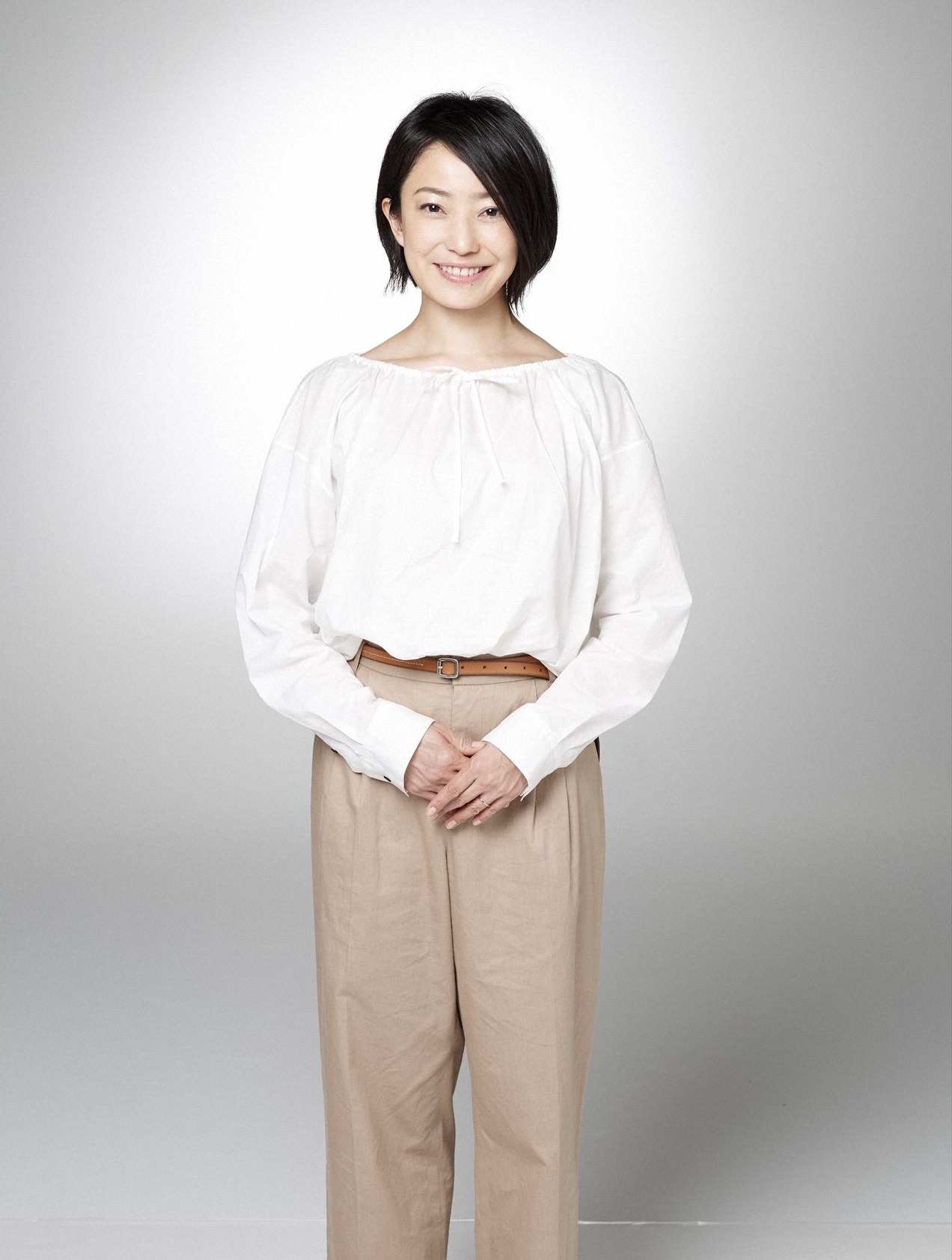 「金曜ドラマ『砂の塔～知りすぎた隣人』」にて、主人公の高野亜紀を演じる菅野美穂。(c)TBS