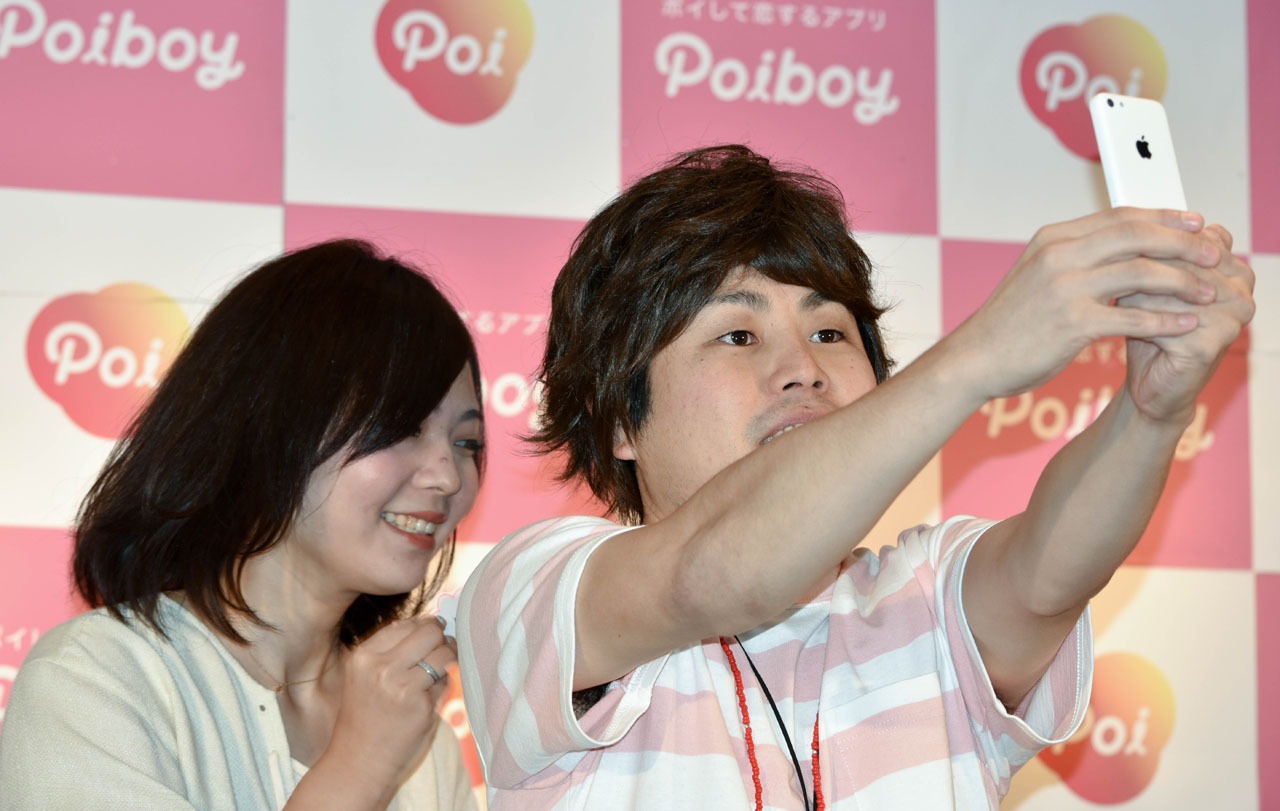 ギネス記録に挑戦するNON STYLE井上（右）。