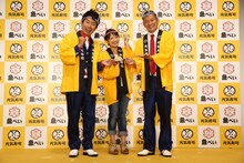 左からU字工事・福田、矢口真里、U字工事・益子。