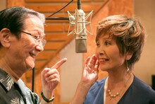 公開レコーディングに臨んだ小松政夫と園まり。（PHOTO：杉田真）