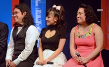 ネタを見守る（左から）ロッチ中岡、天木じゅん、フォーリンラブ・バービー。