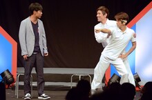 ネタを披露するネプチューン。