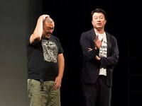 トーク中の極楽とんぼ。