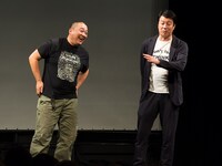 トーク中の極楽とんぼ。