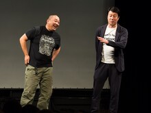 トーク中の極楽とんぼ。