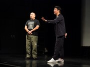 トーク中の極楽とんぼ。