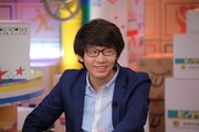 「荷物！開封バラエティー ビックラコイタ箱」に出演する、三四郎・小宮。(c)中京テレビ