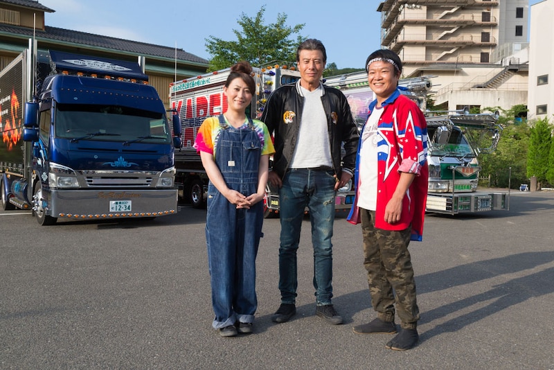 左から友近、舘ひろし、星田英利。(c)TBS