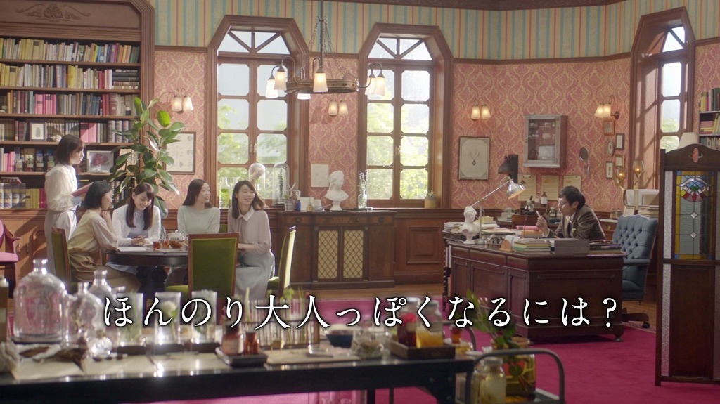 「ASIENCE」の新CM「ほの色アカデミー」篇のワンシーン。