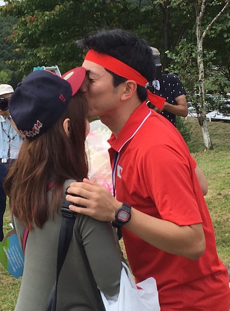 彼女の「マイケル・チャン似」のおでこにキスするキャベツ確認中・しまぞうZ。