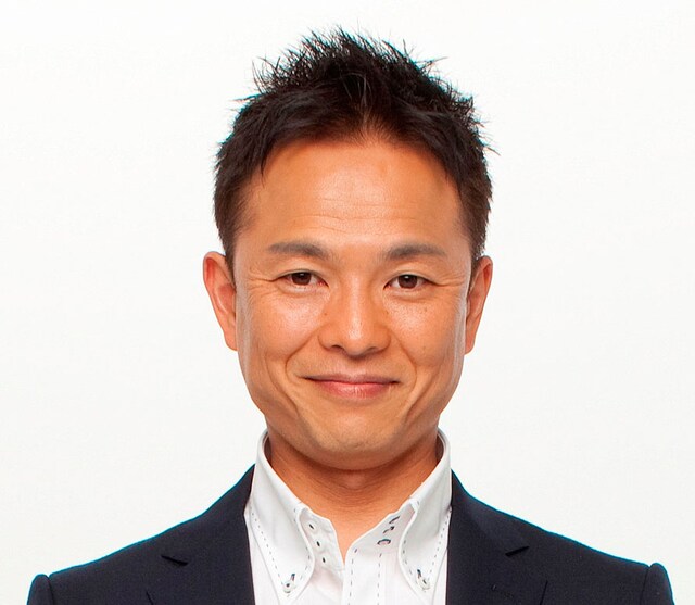 「その原因、Xにあり！」に出演する恵俊彰。