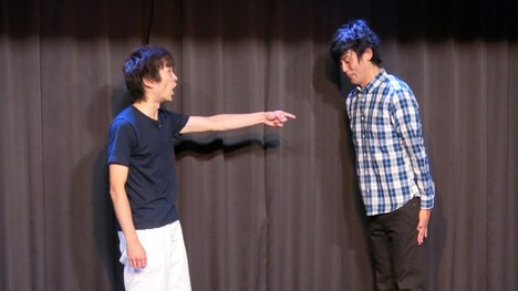 火災をテーマとしたコントを披露するザ・ギース。(c)BS12 トゥエルビ