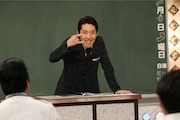 「しくじり先生presents 中田歴史塾」で教壇に立つオリエンタルラジオ中田。(c)テレビ朝日