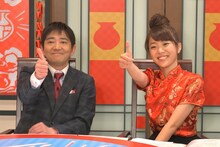 左からメッセンジャー黒田、黒木千晶アナウンサー。(c)読売テレビ