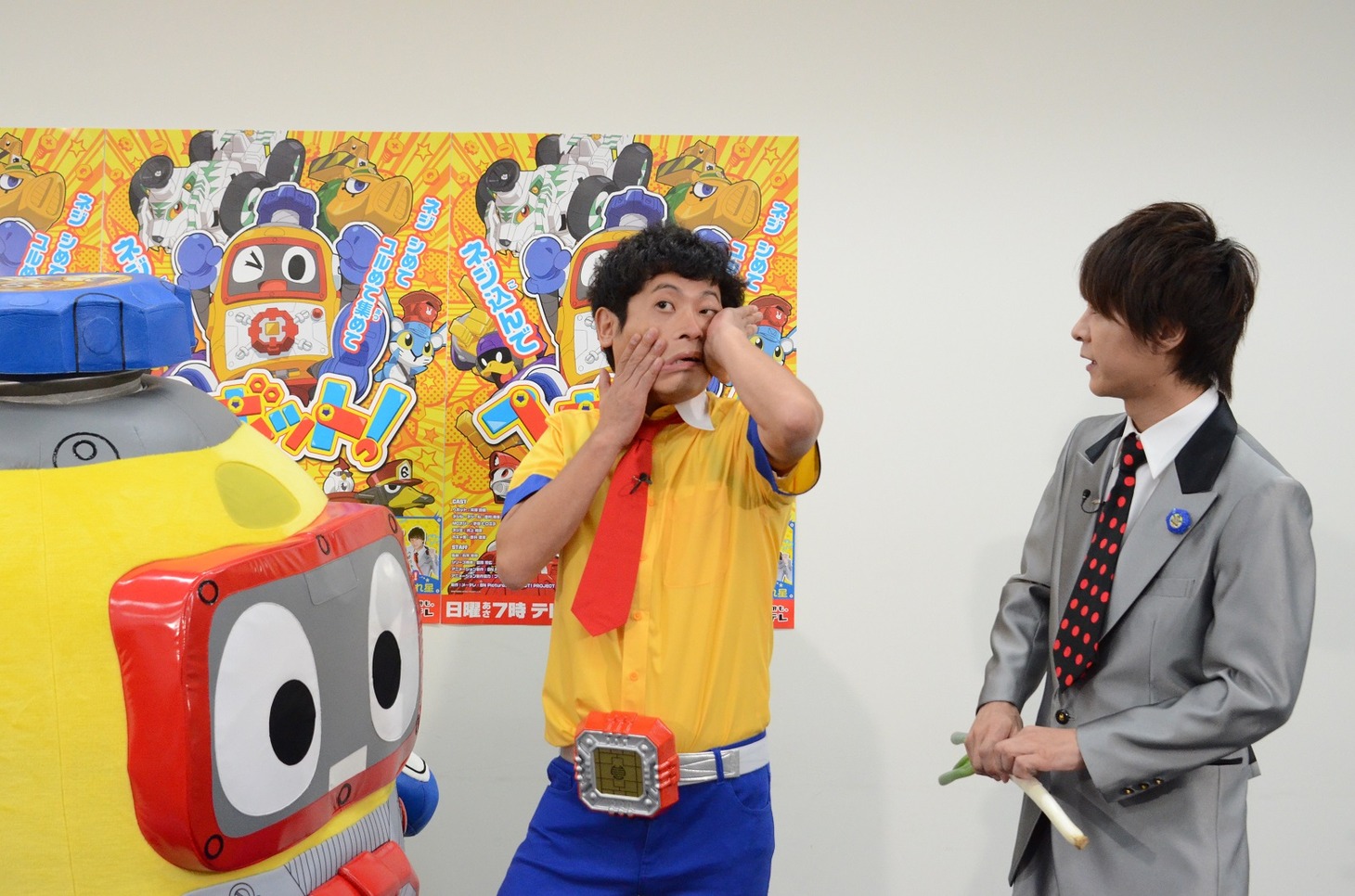 ギャグを披露する流れ星ちゅうえい。