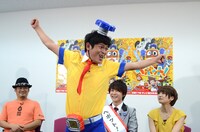 ギャグを披露する流れ星ちゅうえい。