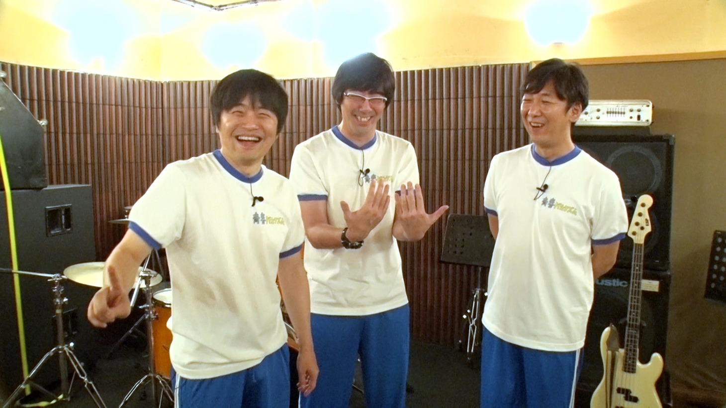 （左から）バカリズム、東京03の豊本と飯塚。(c)テレビ朝日