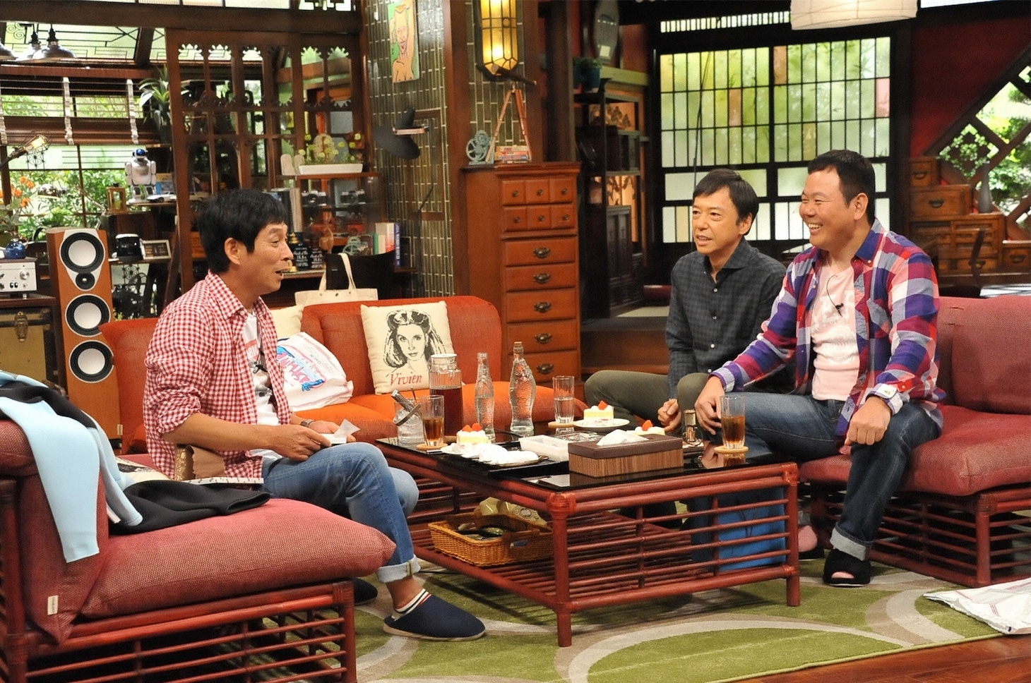 130R（右）と明石家さんま（左）。