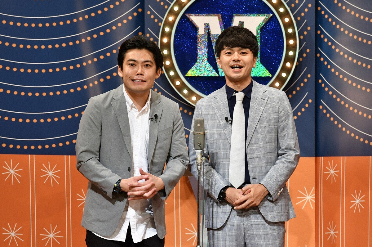 漫才でトークテーマを発表するプリマ旦那。(c)読売テレビ