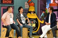 左からブラックマヨネーズ、大鶴義丹。(c)読売テレビ