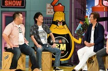 左からブラックマヨネーズ、大鶴義丹。(c)読売テレビ