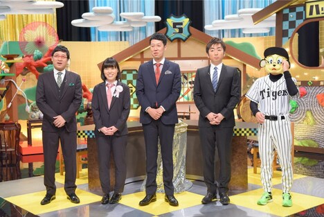 「ハッキリ5～そんなに好かれていない5人が世界を救う～」に出演する、（左から）南海キャンディーズ山里、尼神インター誠子、小籔千豊、羽田圭介、ドランクドラゴン鈴木。(c)ABC