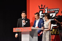 決勝進出者発表会見の様子。