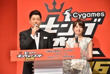 会見の司会を務めたあべこうじと宇内梨沙（TBSアナウンサー）。