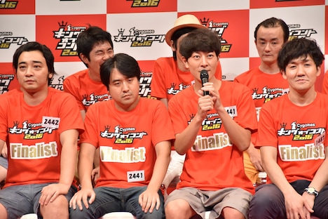 会見中の様子。