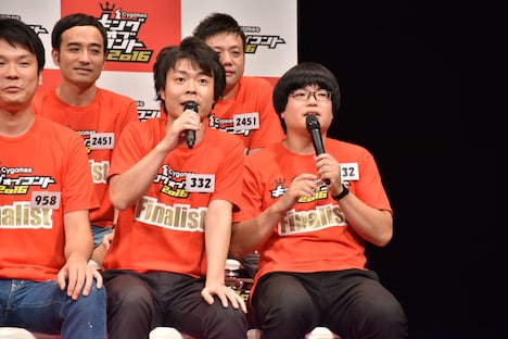 会見中の様子。