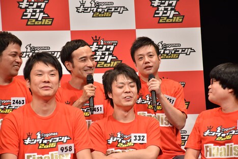 会見中の様子。