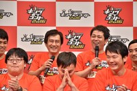 会見中の様子。