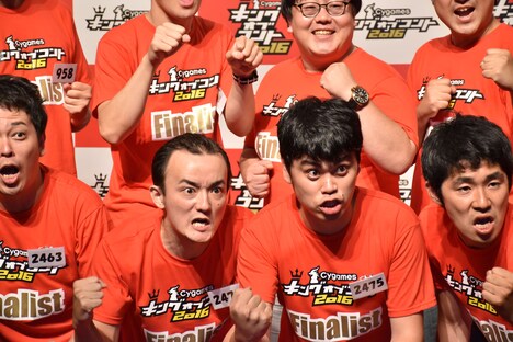 ななまがり(前列中央2人)