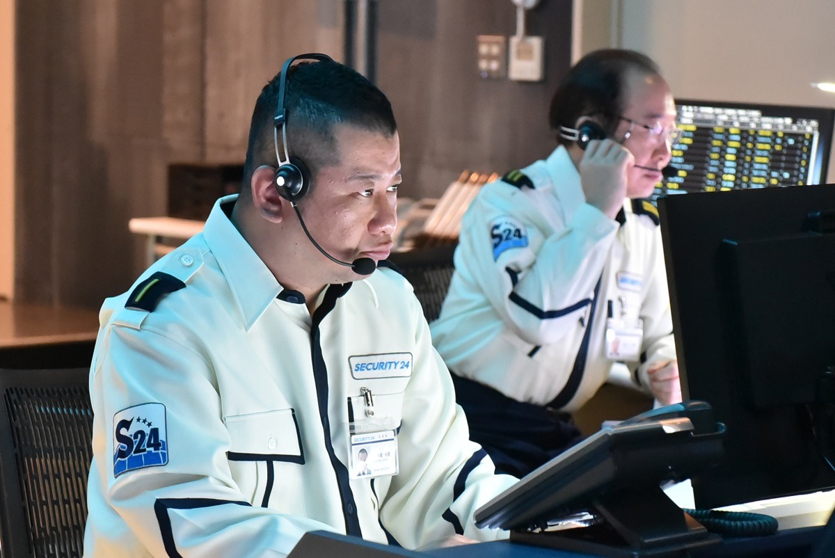 「ガードセンター24」に出演するケンドーコバヤシ。(c)日本テレビ