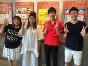 左から海原やすよ ともこ、吉田たち。