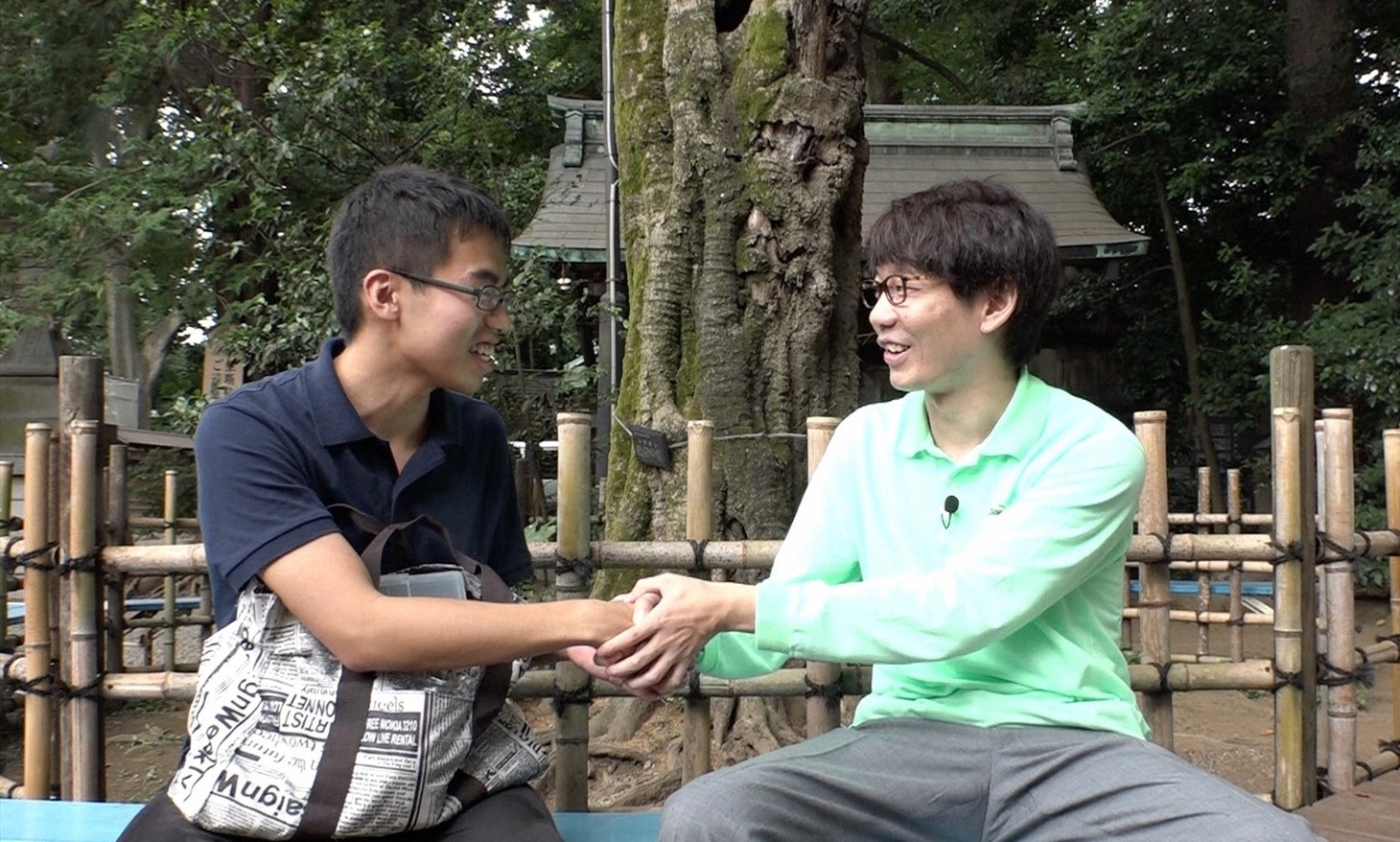 「万年B組ヒムケン先生」に出演する三四郎・小宮とマンガ家志望の中田くん（左）。(c)TBS