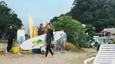 「サーフィンアゲイン篇」のワンシーン。