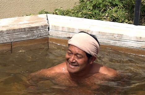 「湯上がり ぐっさん歩」に出演する山口智充。(c)BS朝日