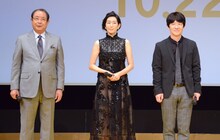 左から平泉成、木村多江、内村光良。