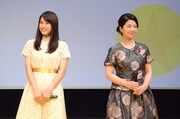 左から土屋太鳳、宮崎美子。
