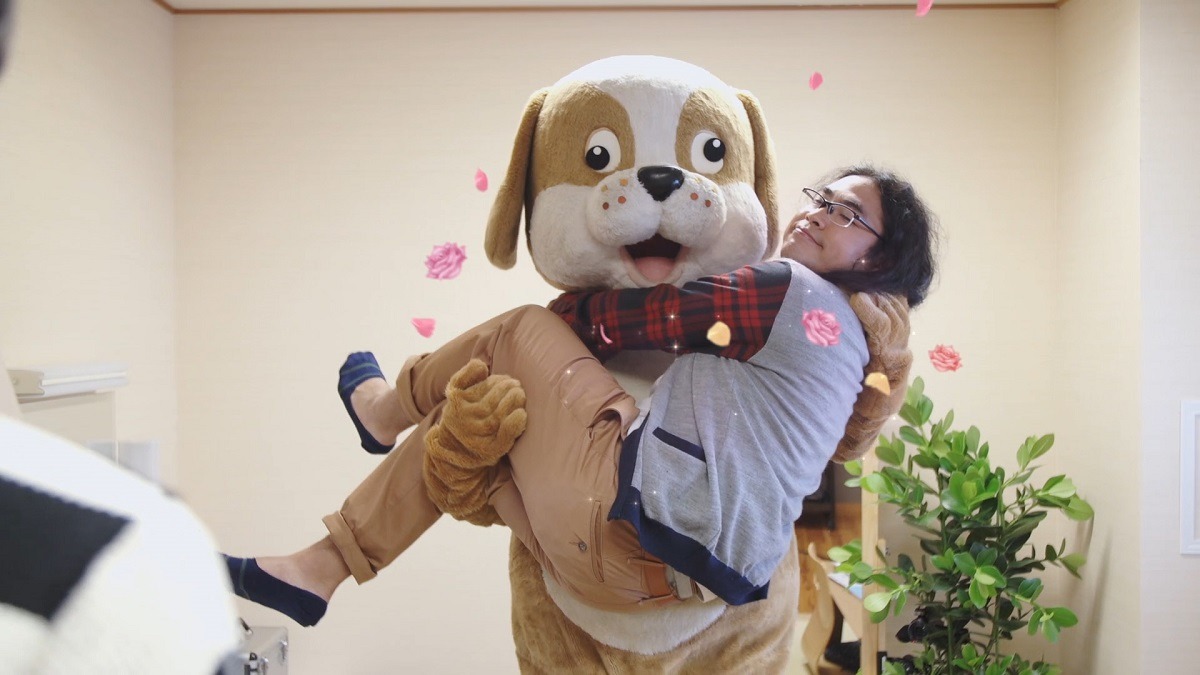 「花王 フレアフレグランス ロッチに事件!?」の「着ぐるみと篇」のワンシーン。