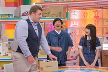 （左から）把瑠都、パンサー向井、秋元真夏。(c)CTV